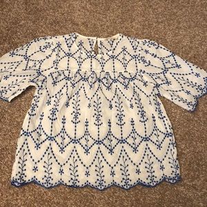 Blue/white scalloped linen shirt